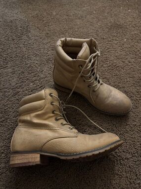 Cathy Jean Vintage Tan Lace-Up Ankle Boots